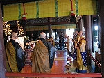 合格祈願を厳修する長福寿寺の高僧たち